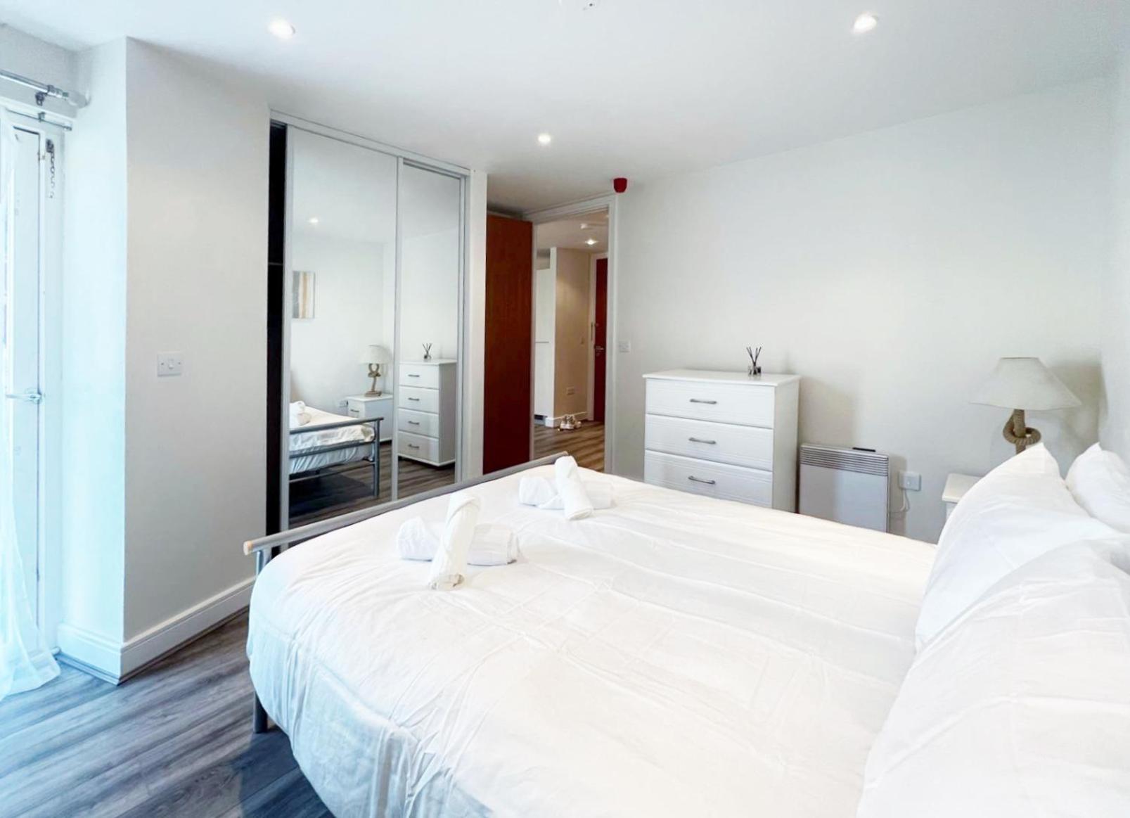 Seaview Boutique One-Bedroom Apt Суонси Экстерьер фото