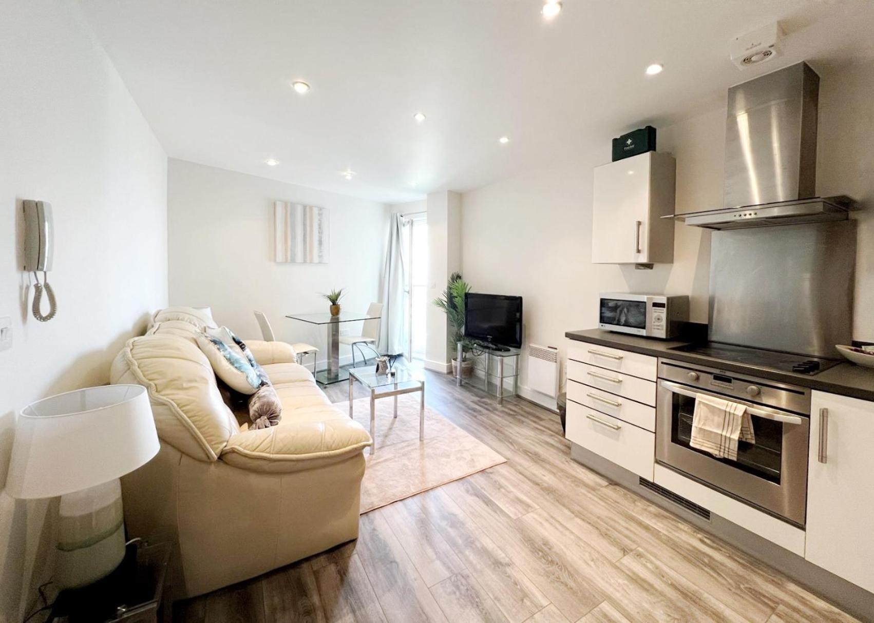 Seaview Boutique One-Bedroom Apt Суонси Экстерьер фото