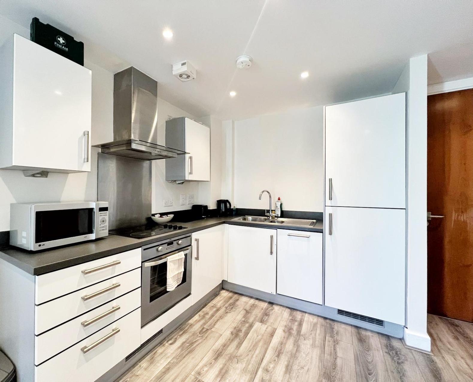 Seaview Boutique One-Bedroom Apt Суонси Экстерьер фото